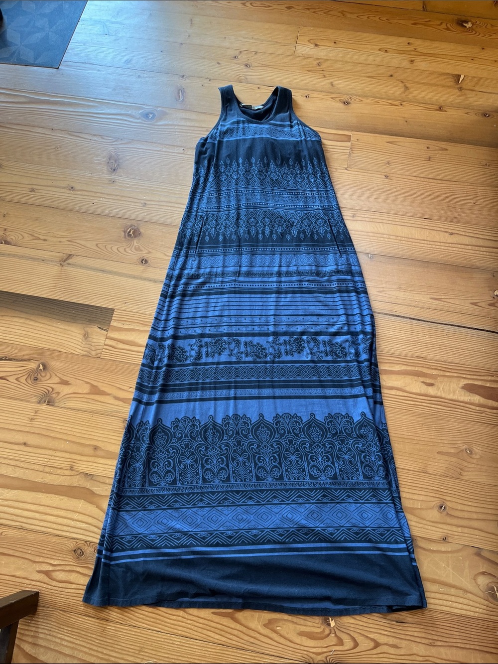 Athleta Navy and lighter blue racetrack maxi, M